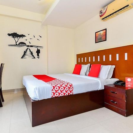 Metro Kochin Business Hotel מראה חיצוני תמונה