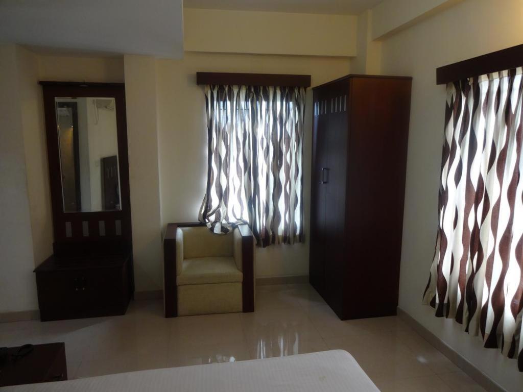 Metro Kochin Business Hotel מראה חיצוני תמונה