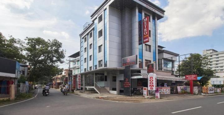 Metro Kochin Business Hotel מראה חיצוני תמונה
